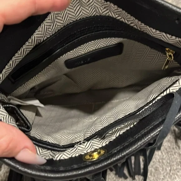 Fringe crossbody - Picture 2 of 2